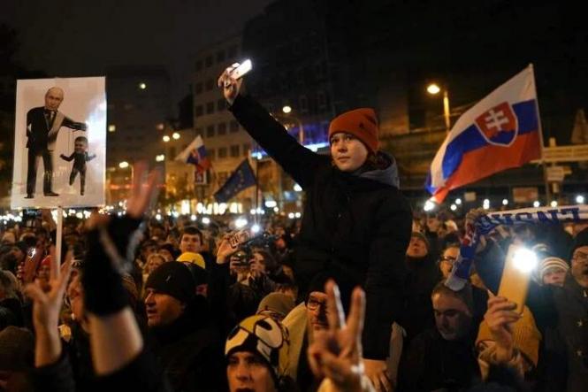 У Словаччині відбувся масштабний протест проти політики Роберта Фіцо.